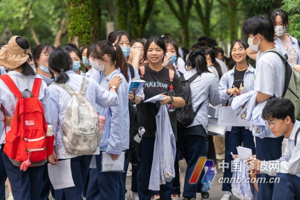 Det viktige øyeblikket for å teste resultatene for 44 900 eksaminander i ningbo college opptaksprøve i 2022