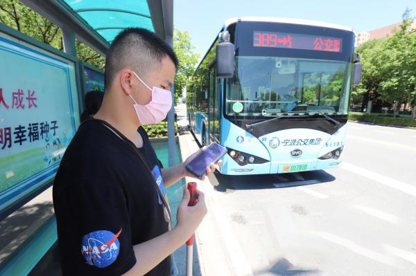 Den første guidebussen i Ningbo er tilgjengelig for synshemmede